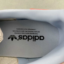 Cargar imagen en el visor de la galería, Adidas Gazelle Clear Sky Core Black Gum JI2076