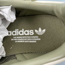 Cargar imagen en el visor de la galería, Adidas Samba OG Orbit Green Cream White Gum JR9447