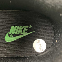 Cargar imagen en el visor de la galería, The Powerpuff Girls x SB Dunk Low Black Green White GP5532-062