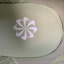 Cargar imagen en el visor de la galería, Air Max Scorpion FK Olive Aura Volt White DJ4702-300