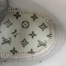 Cargar imagen en el visor de la galería, Louis Vuitton x Air Force 1 Red Embossing LS0232