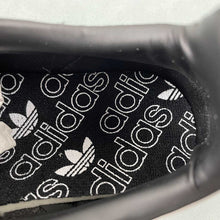 Cargar imagen en el visor de la galería, Adidas Samba OG Light Blue Floral Core Black Footwear White Gum IF4397