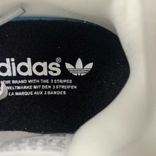 Cargar imagen en el visor de la galería, Adidas Day Jogger Boost Cloud White Metallic Silver FX6171