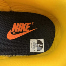 Cargar imagen en el visor de la galería, SB Dunk Low Championship Goldenrod Black White DD1391-004