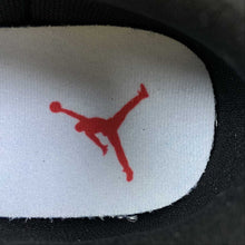 Cargar imagen en el visor de la galería, Travis Scott x Air Jordan 1 Low OG White Black Gold DM7866-180