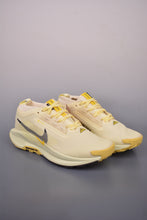 Cargar imagen en el visor de la galería, Nike Reactx Pegasus Trail 5 GTX Next Nature Alabaster Saturn Gold FQ0908-700