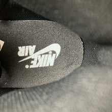 Cargar imagen en el visor de la galería, Air Jordan 1 Retro High OG NRG White Igloo Black 861428 100