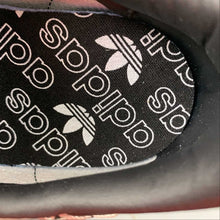 Cargar imagen en el visor de la galería, Adidas Handball Spezial Wonder White Core Black Magic Beige IE3698