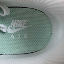 Cargar imagen en el visor de la galería, Air Force 1 07 Low White Light Green CT3839-105