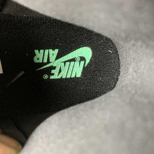 Cargar imagen en el visor de la galería, Air Jordan 1 Retro High OG Bright Green Black White DZ5485-130