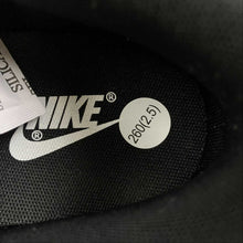 Cargar imagen en el visor de la galería, SB Dunk Low Black White DF0517-221