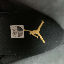 Cargar imagen en el visor de la galería, Air Jordan 12 Retro Black University Gold 130690-070