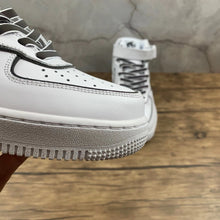 Cargar imagen en el visor de la galería, Air Force 1 07 Mid White Black Chameleon 368732 810