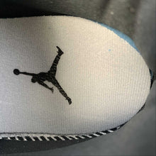 Cargar imagen en el visor de la galería, Jordan Courtside 23 Grey White Black AR1002-002