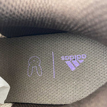Cargar imagen en el visor de la galería, Adidas Response CL x Bad Bunny Step Fine Ecru ID0780