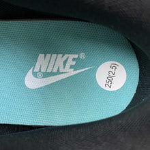 Cargar imagen en el visor de la galería, SB Dunk Low Tiffany Blue Black GT0627-332