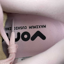 Cargar imagen en el visor de la galería, Nike Vomero Premium Pink Green Red HQ2050-442
