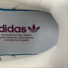 Cargar imagen en el visor de la galería, Adidas Jeans Chalk White Sand Strata Collegiate Burgundy GY7437