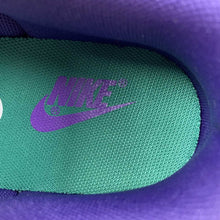 Cargar imagen en el visor de la galería, SB Dunk Low Chenille Swoosh Sail Grand Purple Neptune Green DQ7683-100