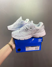 Cargar imagen en el visor de la galería, Adidas Astir White Silver Metallic GY5565