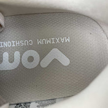 Cargar imagen en el visor de la galería, Nike Vomero Premium Beige HQ2050-835