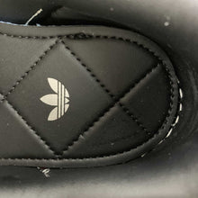 Cargar imagen en el visor de la galería, INVINCIBLE x DAYZ x Adidas Campus 80s Core White Black HP2820