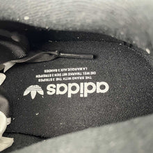 Cargar imagen en el visor de la galería, Adidas Superstar 2 Hello Kitty Black JH9977