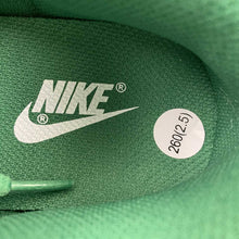 Cargar imagen en el visor de la galería, SB Dunk Low LV Green White LV0526-597