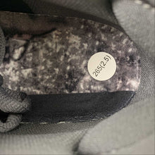 Cargar imagen en el visor de la galería, Dunk Low Premium SB Quickstrike Atlas Black Wolf Grey 504750-020