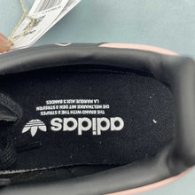 Cargar imagen en el visor de la galería, Adidas Samba Vegan Hello Kitty Cute Print Black Pink B75807