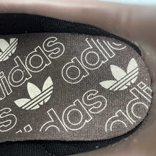 Cargar imagen en el visor de la galería, Adidas Handball Spezial Earth Strata Off White Gum IF6490