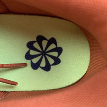 Cargar imagen en el visor de la galería, SB Dunk Low Retro Sun Club Burn Sunrise White Orange DR5475-100