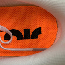 Cargar imagen en el visor de la galería, Air Winflo 9 White Fluorescent Green Fluorescent Orange DD6203-100