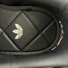 Cargar imagen en el visor de la galería, INVINCIBLE x DAYZ x Adidas Campus 80s Core Black Cream White HP2821