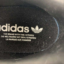 Cargar imagen en el visor de la galería, Adidas Bermuda Core Black Cloud White Gum GY7390