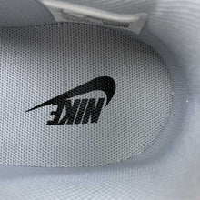 Cargar imagen en el visor de la galería, SB Dunk Low Scrap Wolf Gris Light Lemon Twist DC9723-001