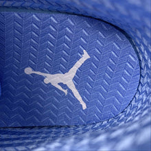 Cargar imagen en el visor de la galería, Air Jordan 5 Retro UNC University Blue Black White DV1310-401