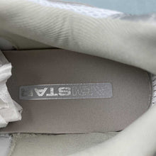 Cargar imagen en el visor de la galería, Adidas Adistar XLG Off White Metallic Silver Red IH3382