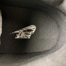 Cargar imagen en el visor de la galería, Air More Uptempo 96 Black Action Grape Gold Metallic DV1879-001