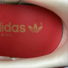 Cargar imagen en el visor de la galería, Adidas Samba OG Sporty and Rich Cloud White Collegiate Burgundy IF5660