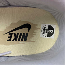 Cargar imagen en el visor de la galería, SB Dunk Low Retro White Neutral Gray DJ6188-003