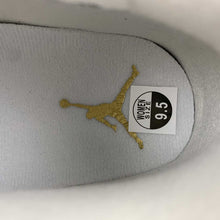 Cargar imagen en el visor de la galería, Air Jordan 4 Retro Sail Metallic Gold Black AQ9129-170