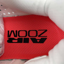 Cargar imagen en el visor de la galería, Pegasus Premium Summit White Bright Crimson HQ2592-101