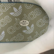 Cargar imagen en el visor de la galería, Adidas Retropy E5 Wonder Beige Collegiate Green Dark Blue IG9992