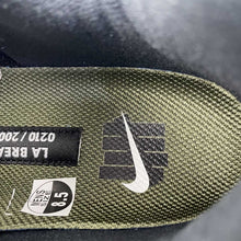 Cargar imagen en el visor de la galería, Undefeated x Air Max 95 Medium Olive IB4523-200