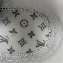Cargar imagen en el visor de la galería, Louis Vuitton x Air Force 1 Blue Embossing MS 0232