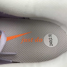 Cargar imagen en el visor de la galería, Nike Journey Run Summit White Barely Grape Violet Mist Daybreak FJ7765-100