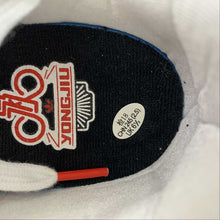 Cargar imagen en el visor de la galería, Adidas ZX 500 RM Cloud White Core Black Shock Red G27577