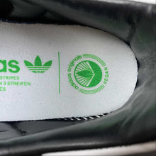 Cargar imagen en el visor de la galería, Adidas Samba Vegan White Core Black Gum FX9042