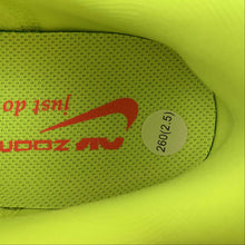Cargar imagen en el visor de la galería, Air Zoom Pegasus 40 Grinch Barely Volt Bright Crimson DV3854-700